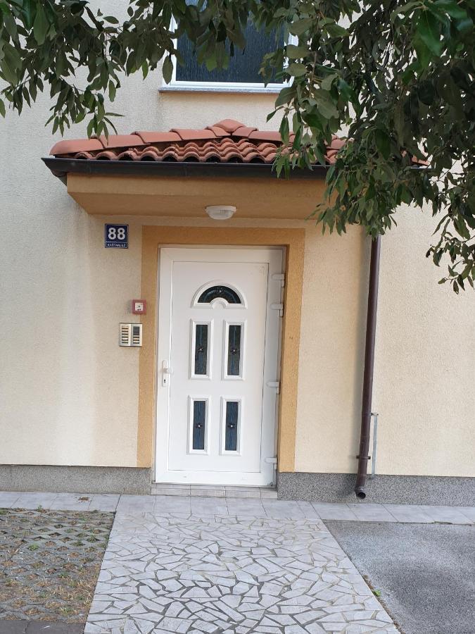 Outdoor Apartment Lina Баньоле Екстер'єр фото